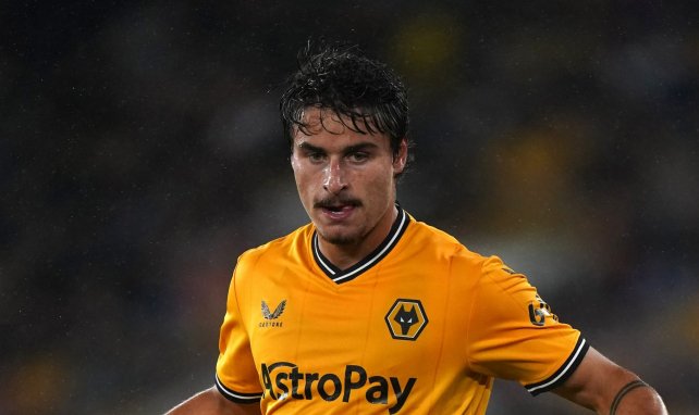 El Wolverhampton renueva a un talento español