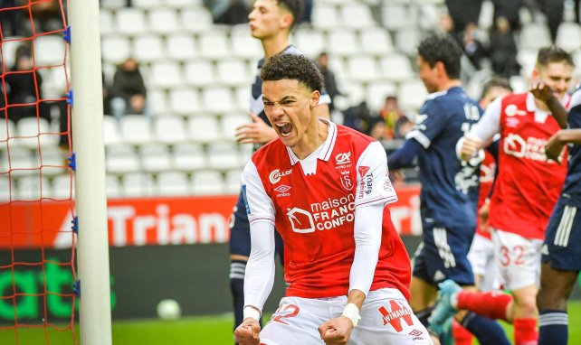 Hugo Ekitike celebra un gol del Stade Reims