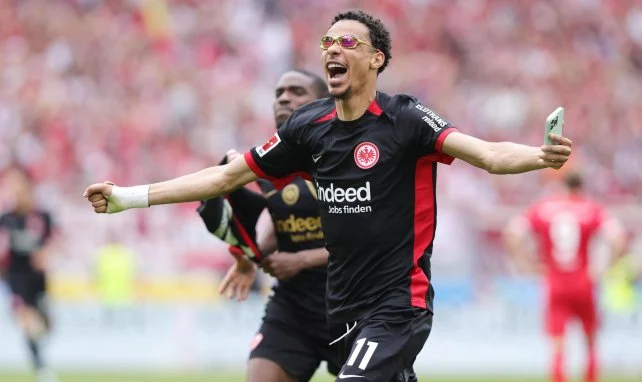 Hugo Ekitike con el Eintracht.