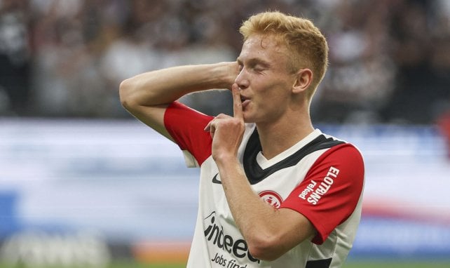 Hugo Larsson con el Eintracht