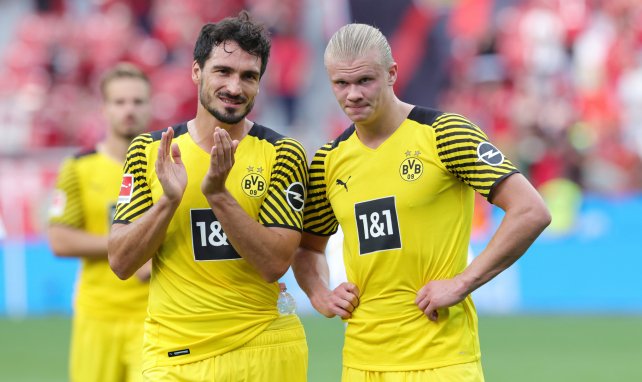 Mats Hummels y Erling Haaland, durante un choque del Borussia Dortmund
