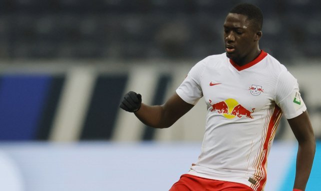 Ibrahima Konaté defiende los colores del RB Leipzig