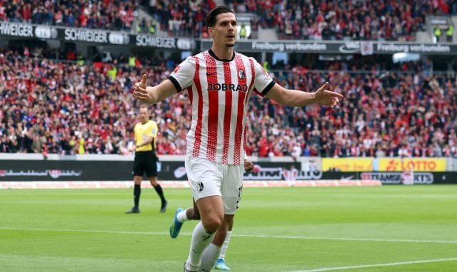 Manchester United y Tottenham se enzarzan por un delantero