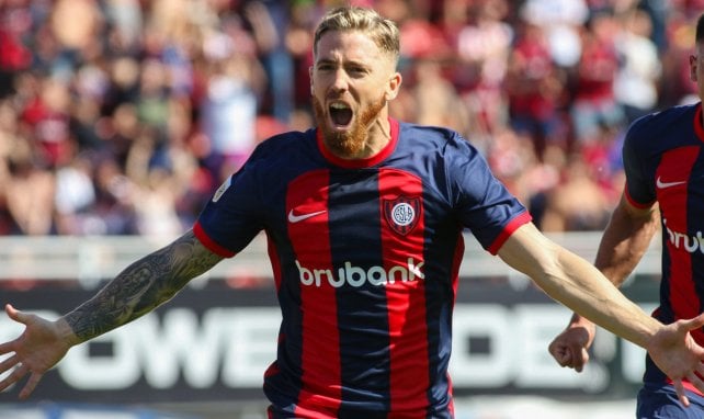 Iker Muniain celebra un gol con San Lorenzo