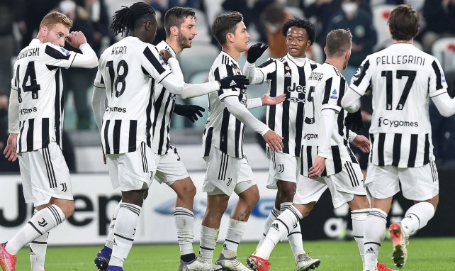 Los jugadores de la Juventus de Turín festejan el tanto de Paulo Dybala
