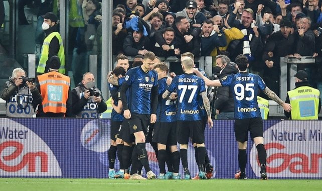 Los jugadores del Inter celebran un gol