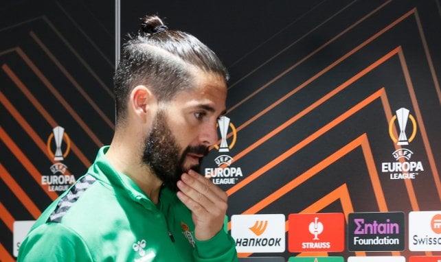 Isco atiende a la prensa.