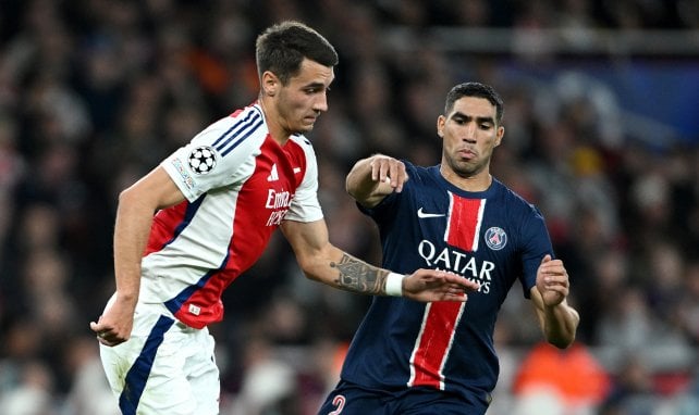 Jakub Kiwior con el Arsenal