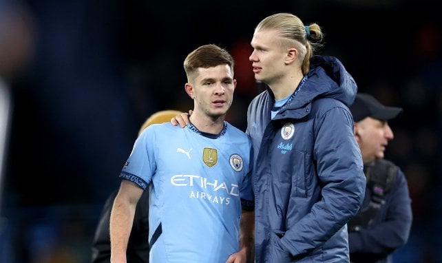 James McAtee y Erling Haaland con el City