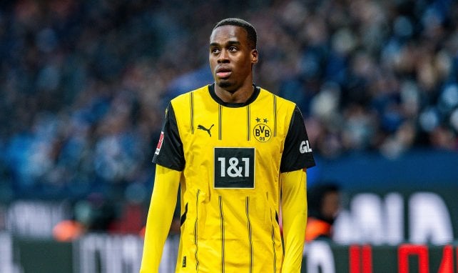 Jamie Bynoe-Gittens con el Borussia Dortmund