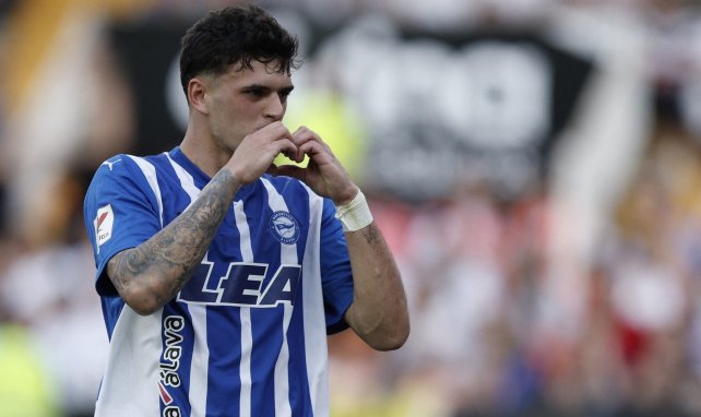 Javi López celebra un gol con el Alavés