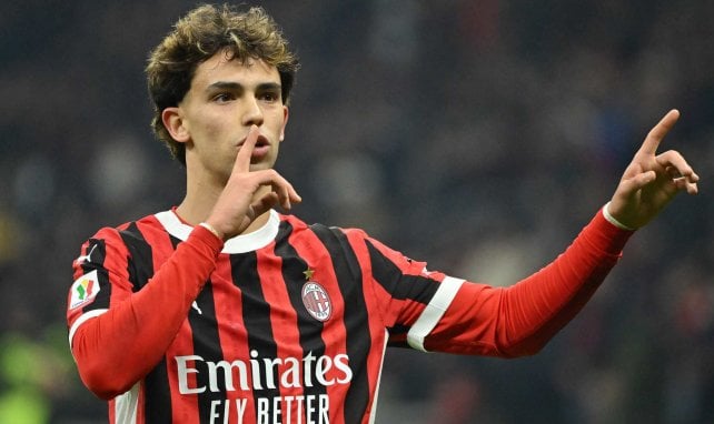 Joao Félix, con la elástica del AC Milan