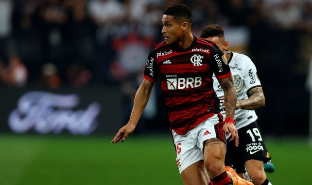 João Gomes en acción con el Flamengo