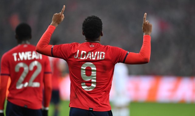 Jonathan David celebrando un gol con el Lille