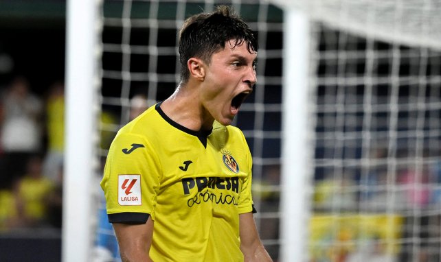 Jorge Cuenca celebra con el Villarreal