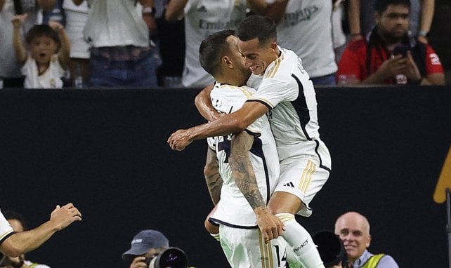 Joselu y Lucas celebran un gol del Real Madrid