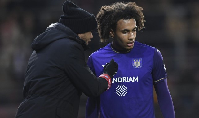 Joshua Zirkzee en acción con el Anderlecht