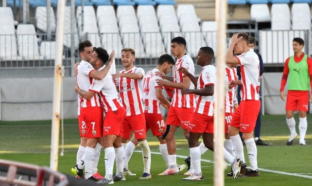 Jugadores de la UD Almería celebrando un gol
