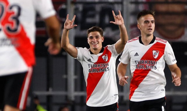 Julian Alvarez celebra un gol con River Plate