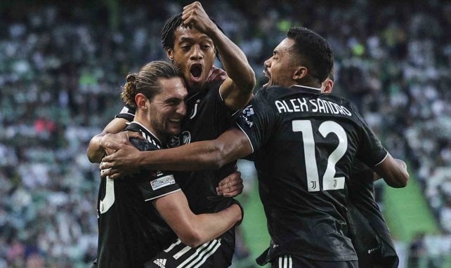 Los jugadores de la Juventus celebran un gol