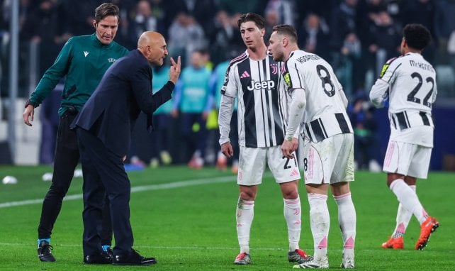 Luciano Spalletti junto a sus jugadores