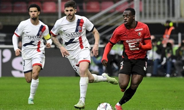 Arnaud Kalimuendo con el Rennes.