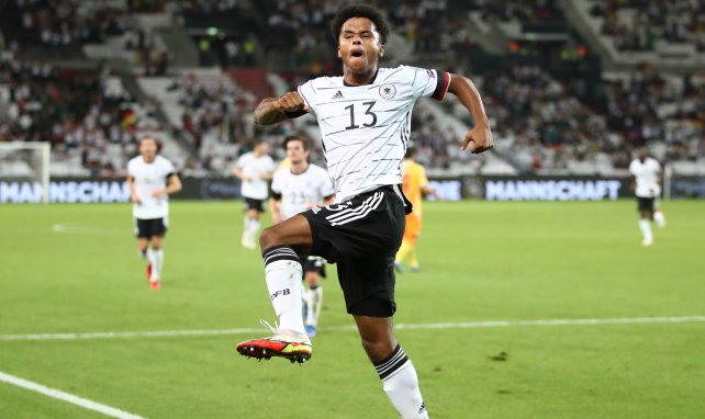 Karim Adeyemi celebra su primer gol con la Selección de Alemania absoluta