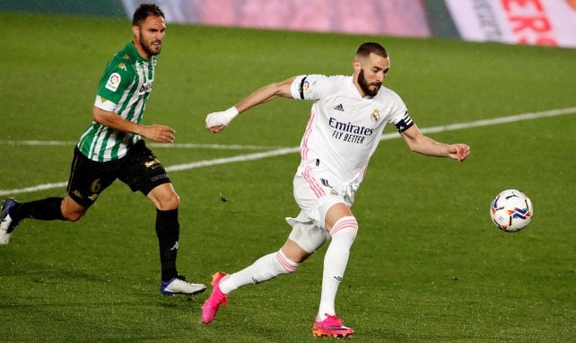 Karim Benzema, en acción con el Real Madrid contra el Real Betis