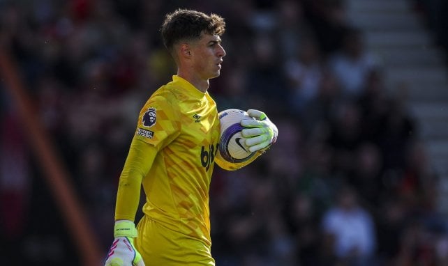 Kepa Arrizabalaga con la pelota.