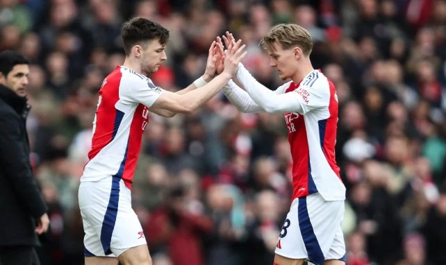 Kieran Tierney junto a Martin Odegaard