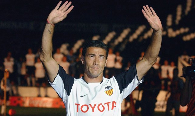 El Kily González pasó por el Valencia en su etapa de jugador