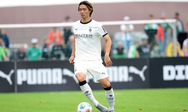 Ko Itakura con el Borussia.