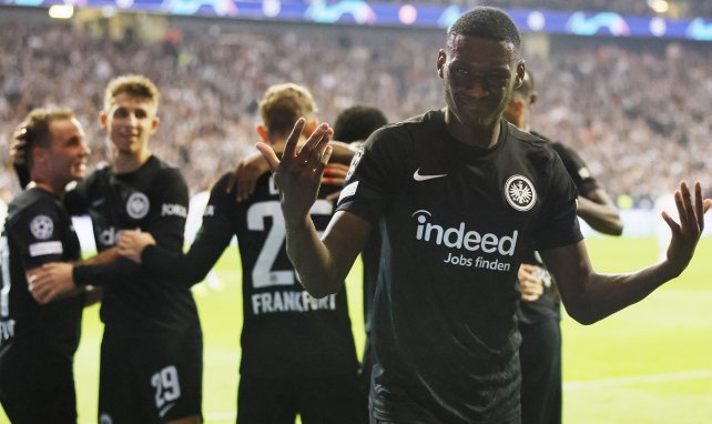 Randal Kolo Muani celebra su gol con el Eintracht de Frankfurt