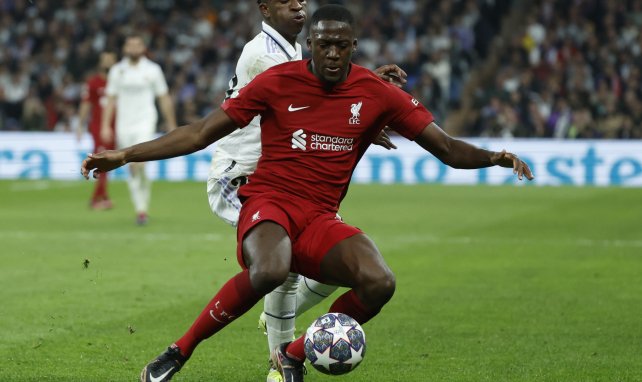 Ibrahima Konaté, en acción con el Liverpool