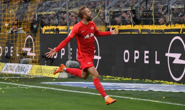 Konrad Laimer festeja un gol con el RB Leipzig