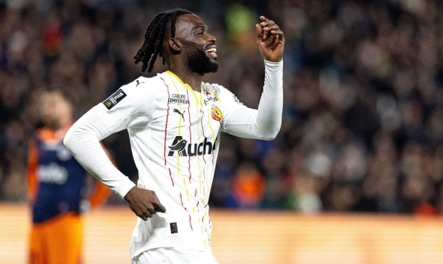 Goduine Koyalipou celbra un gol