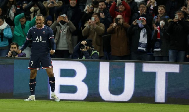 Kylian Mbappé celebra un gol con el PSG