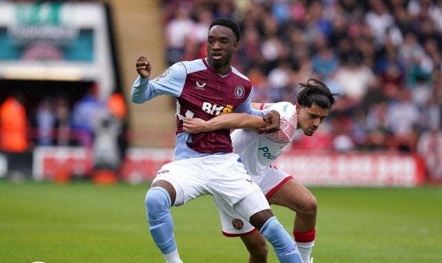 Lamare Bogarde con el Aston Villa.