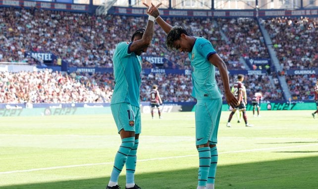 Liga | El FC Barcelona sabe sufrir en el feudo del Levante
