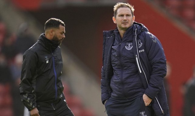 Frank Lampard y sy ayudante Ashley Cole en el Everton