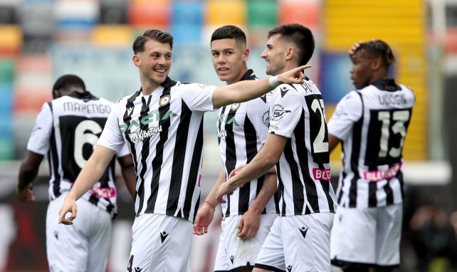 Los jugadores de Udinese festejan una de sus dianas