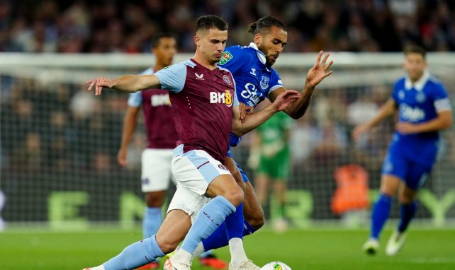 Leander Dendoncker con el Aston Villa