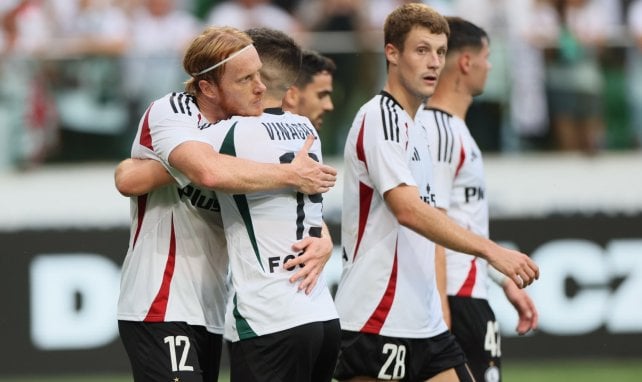 Los jugadores del Legia Varsovia celebran un gol