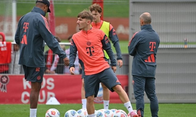 Lennart Karl entrenando con el Bayern Múnich.