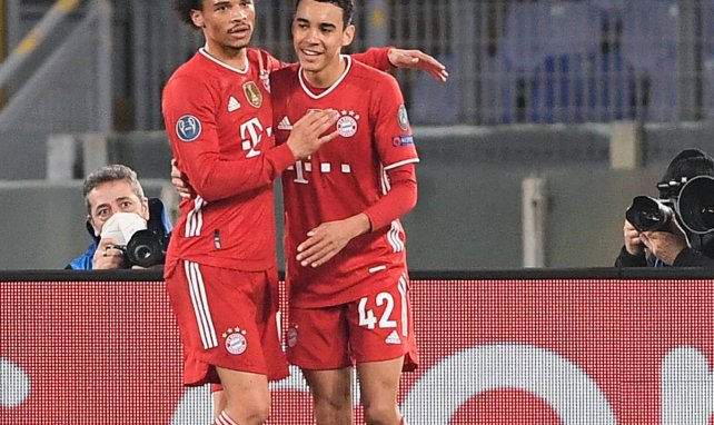 Leroy Sané y Jamal Musiala celebran un gol del Bayern
