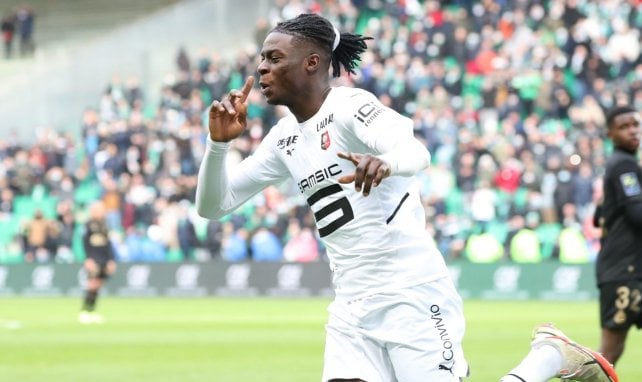 Lesley Ugochukwu festeja un gol con el Rennes