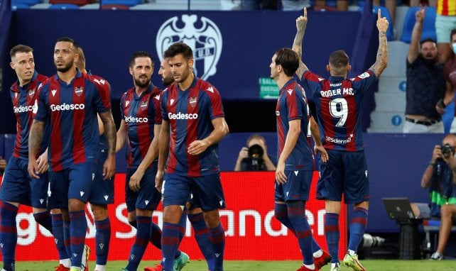 Liga | El Levante se despide con sonrisa en casa del Rayo Vallecano