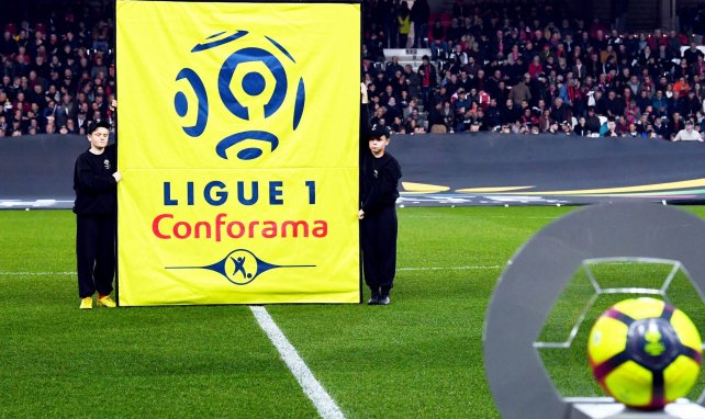Ritual de inicio de un partido en Ligue 1