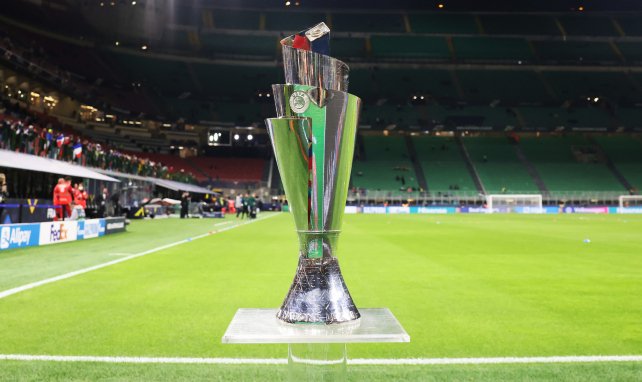 El trofeo de la Liga de Naciones de la UEFA