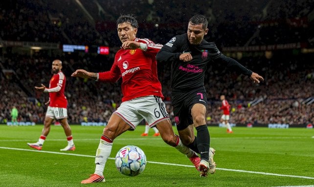 El Manchester United escoge al recambio de Lisandro Martínez